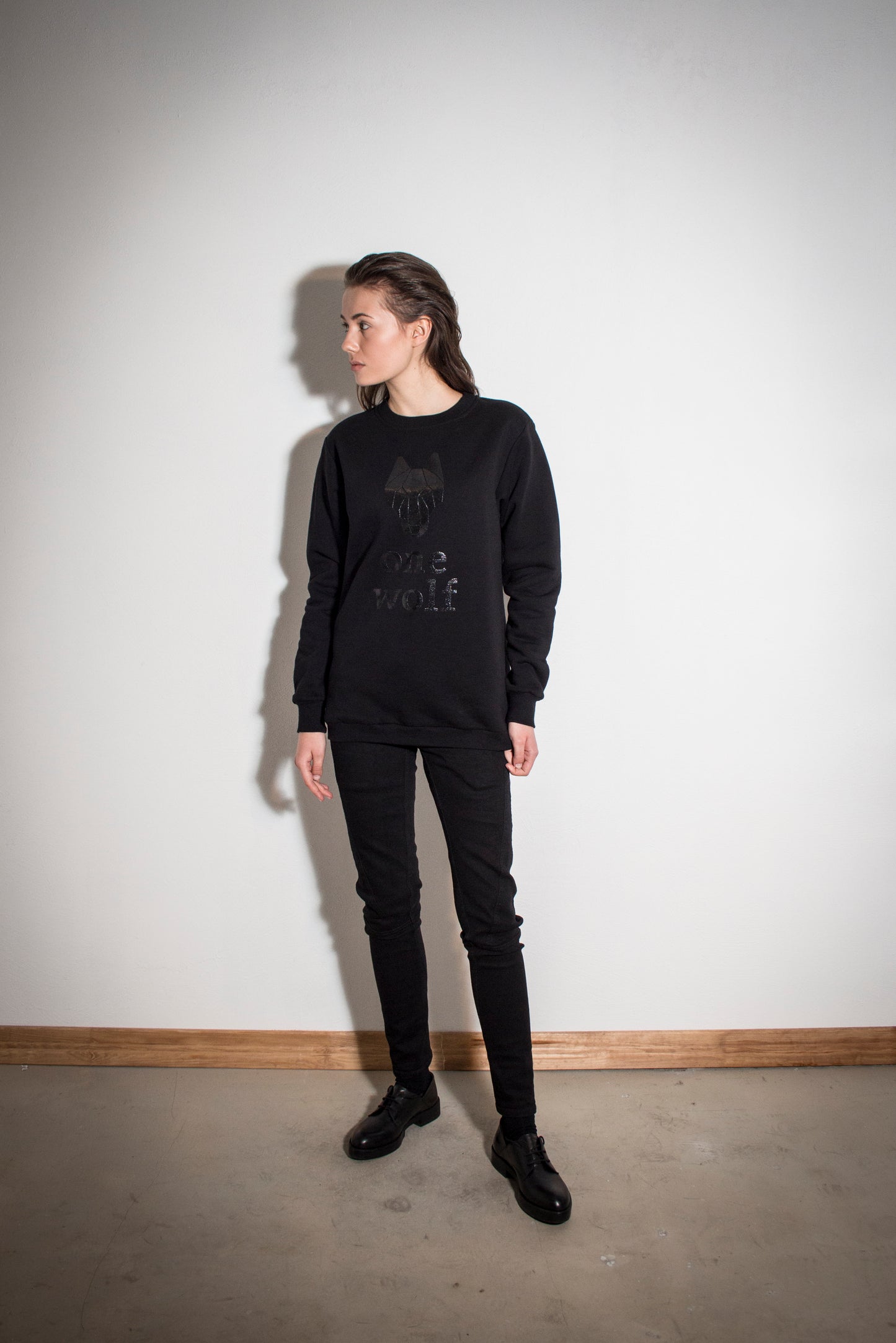 ONE WOLF LOGO sweater black/black glossy logo - not brushed - One Wolf