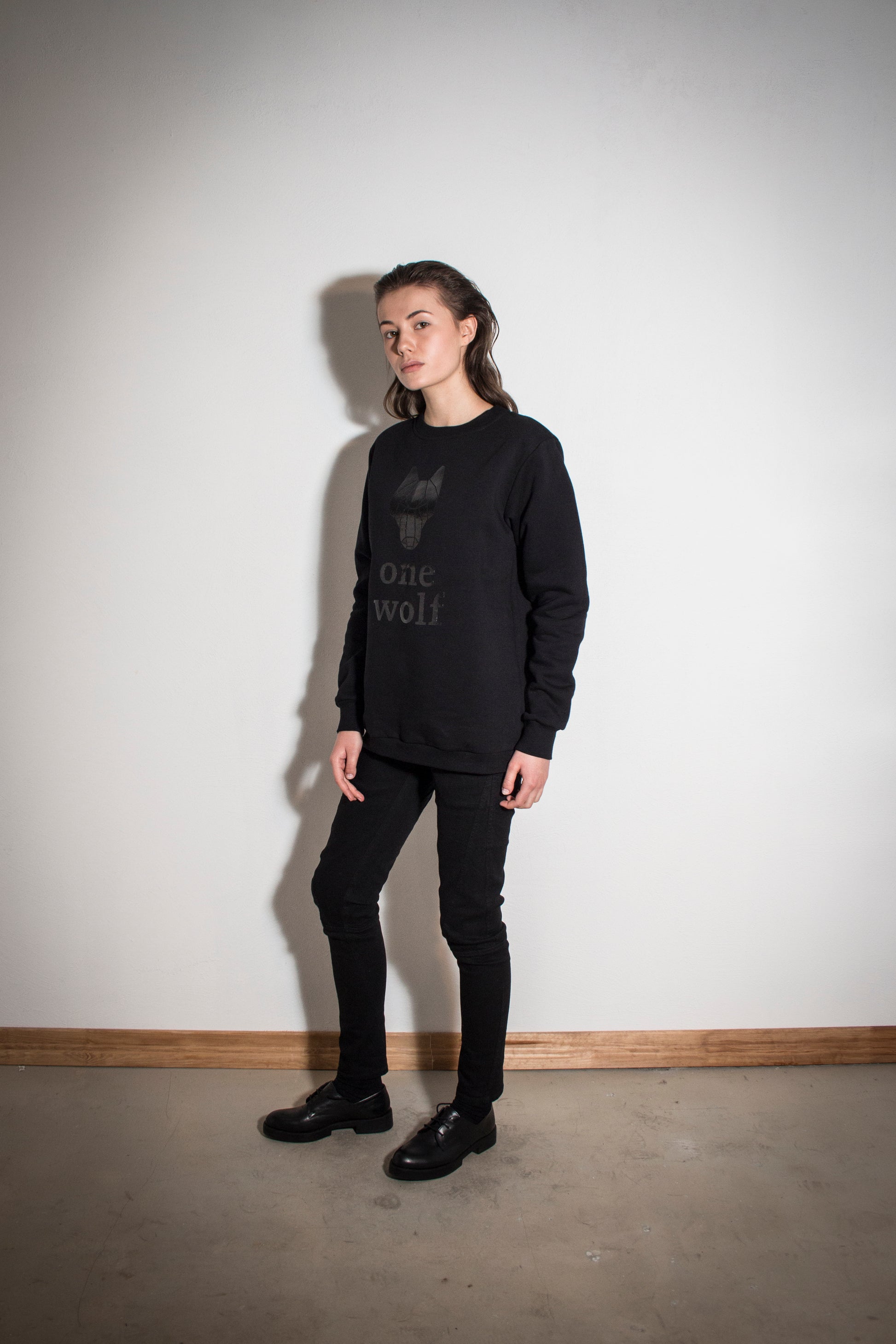 ONE WOLF LOGO sweater black/black glossy logo - not brushed - One Wolf